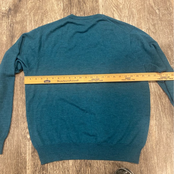 Peter Millar merino wool v neck sweater. - Picture 2 of 6